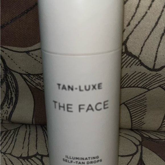 The Face Tan-Luxe illuminating Self-Tan Drops - Picture 3 of 4